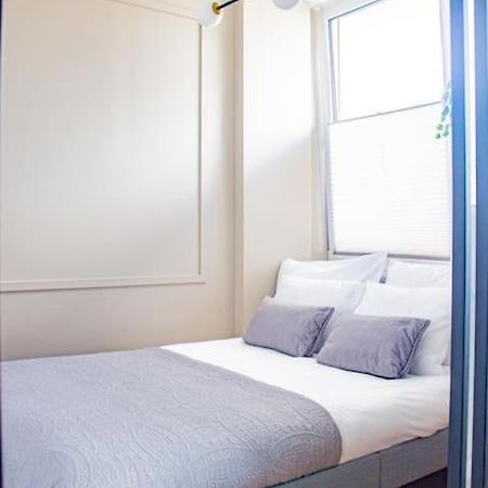 Central Apartment With Balcony And Views, Old Town, Metro Warsaw Luaran gambar