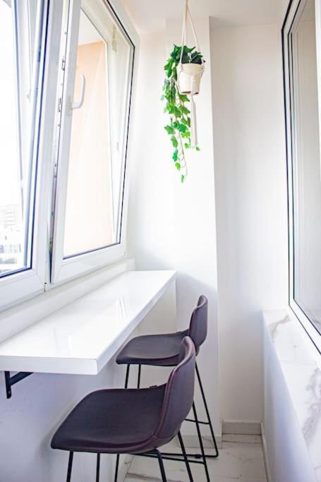 Central Apartment With Balcony And Views, Old Town, Metro Warsaw Luaran gambar