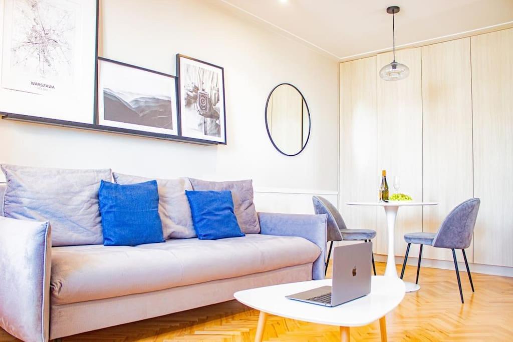 Central Apartment With Balcony And Views, Old Town, Metro Warsaw Luaran gambar