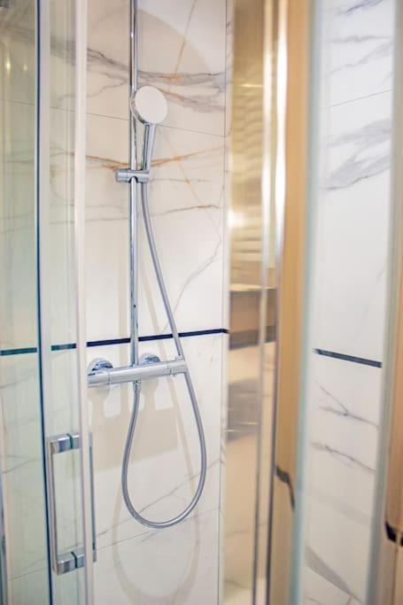 Central Apartment With Balcony And Views, Old Town, Metro Warsaw Luaran gambar