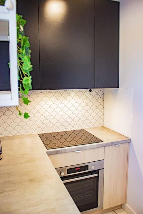 Central Apartment With Balcony And Views, Old Town, Metro Warsaw Luaran gambar