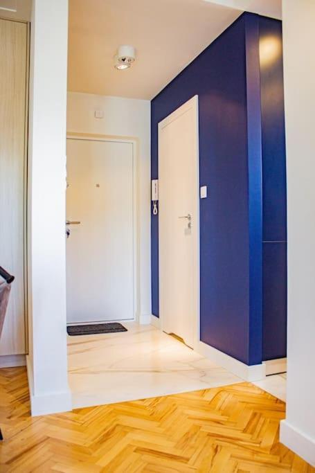 Central Apartment With Balcony And Views, Old Town, Metro Warsaw Luaran gambar