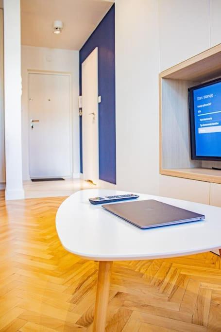 Central Apartment With Balcony And Views, Old Town, Metro Warsaw Luaran gambar