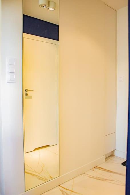 Central Apartment With Balcony And Views, Old Town, Metro Warsaw Luaran gambar