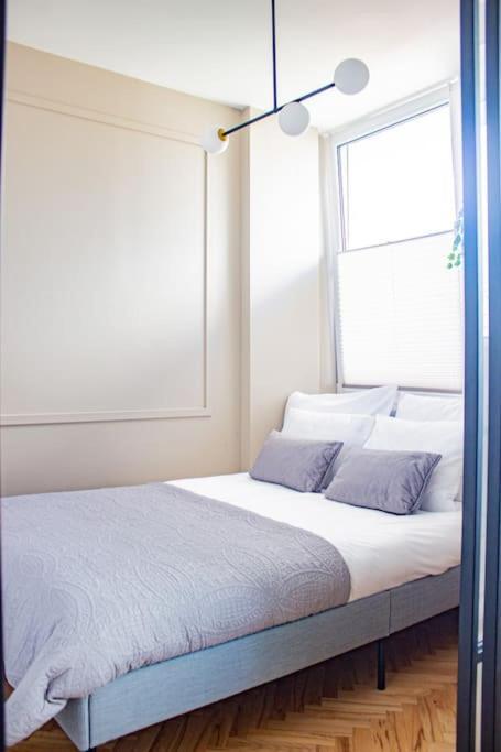 Central Apartment With Balcony And Views, Old Town, Metro Warsaw Luaran gambar
