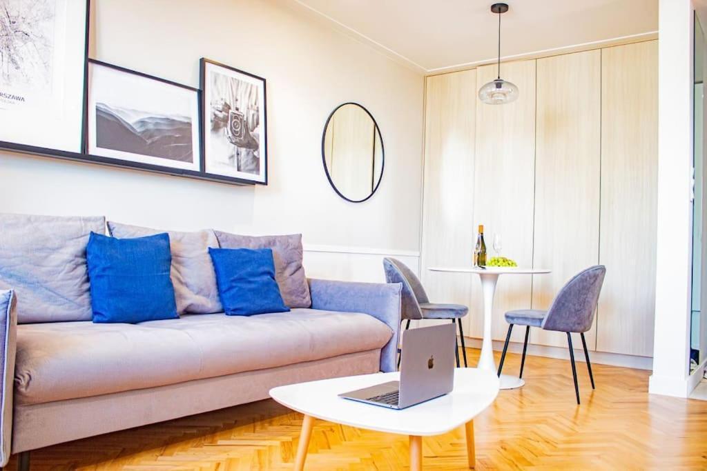 Central Apartment With Balcony And Views, Old Town, Metro Warsaw Luaran gambar