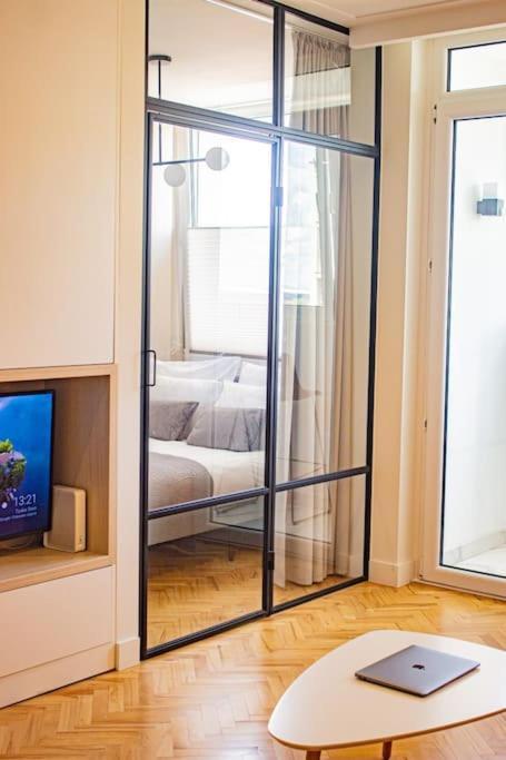 Central Apartment With Balcony And Views, Old Town, Metro Warsaw Luaran gambar