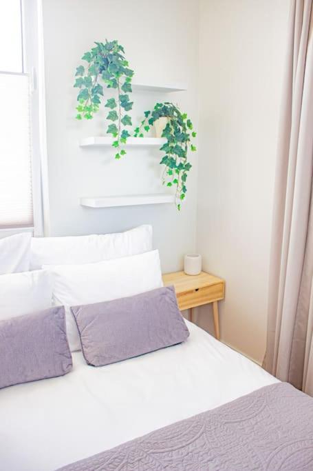 Central Apartment With Balcony And Views, Old Town, Metro Warsaw Luaran gambar