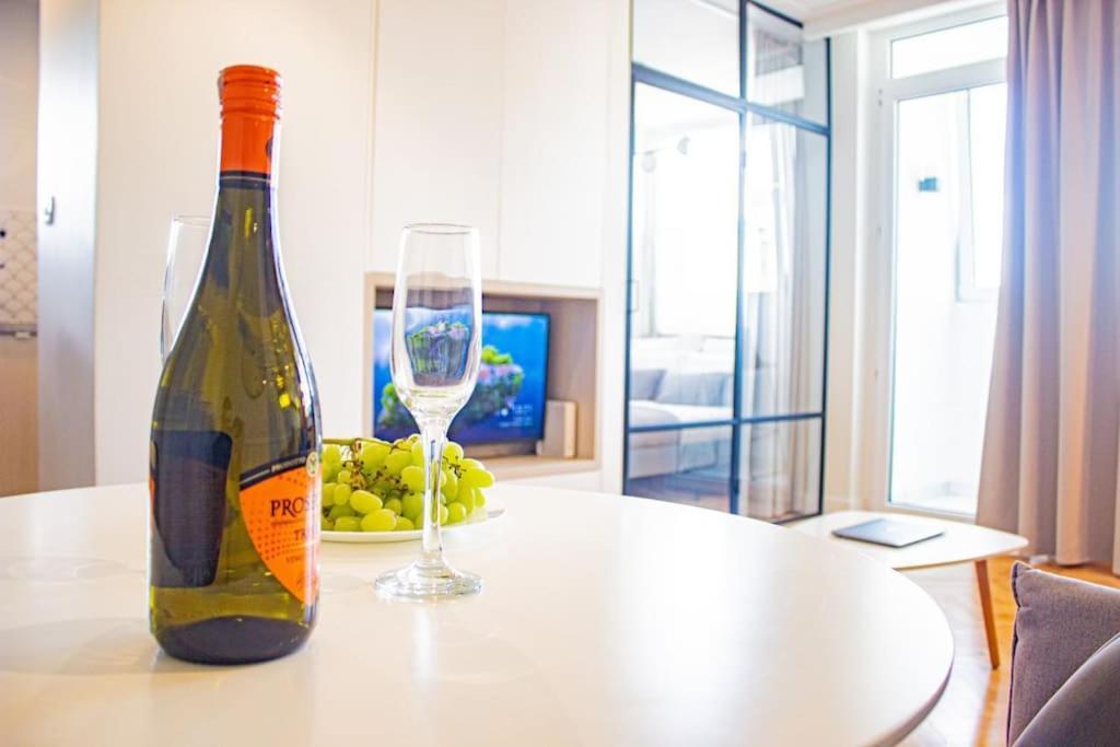 Central Apartment With Balcony And Views, Old Town, Metro Warsaw Luaran gambar