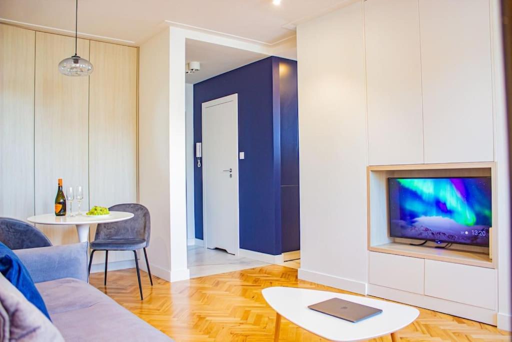 Central Apartment With Balcony And Views, Old Town, Metro Warsaw Luaran gambar