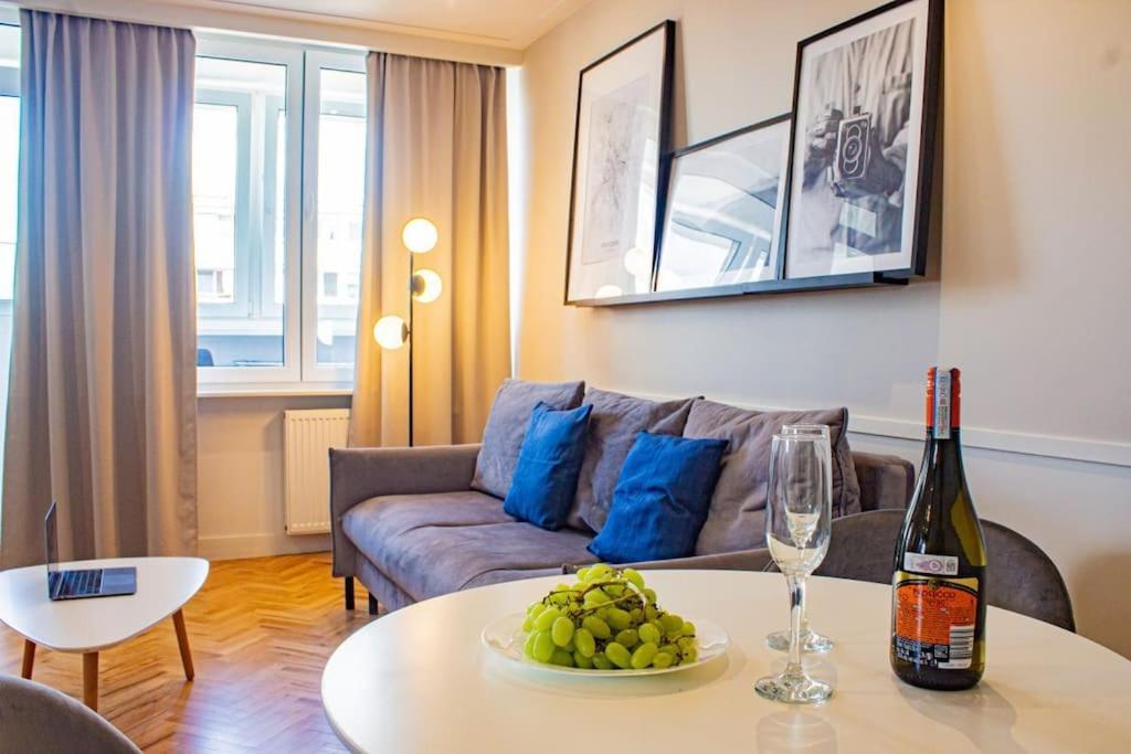 Central Apartment With Balcony And Views, Old Town, Metro Warsaw Luaran gambar